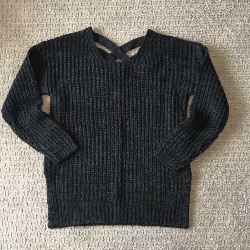 Shaker sweater with cut out back